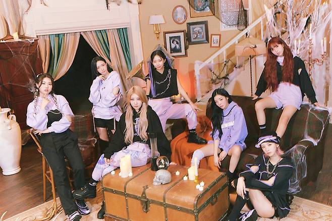 퍼플키스. 알비더블유(RBW)