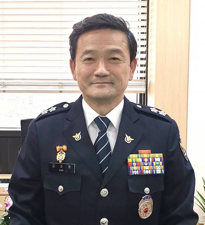 김순호 초대 경찰국장. 연합