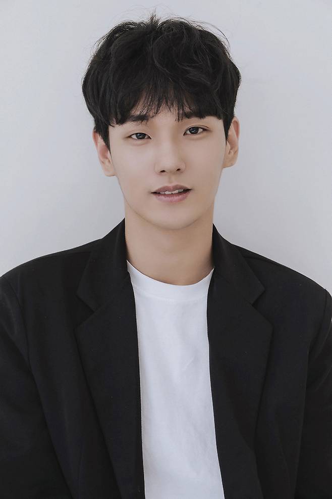신재휘는 극에 사실감을 더하는 배우다. 악역이라는 틀 안에서도 캐릭터의 머리 스타일, 손짓 등을 다르게 표현해 디테일을 살린다. | 미스틱스토리 제공