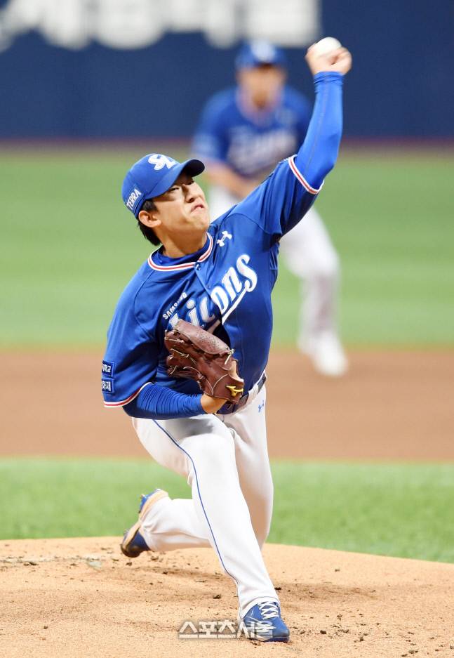 삼성 허윤동이 24일 고척스카이돔에서 열린 2022 KBO리그 키움과의 경기에 선발 등판해 힘차게 공을 던지고 있다. 박진업기자 upandup@sportsseoul.com