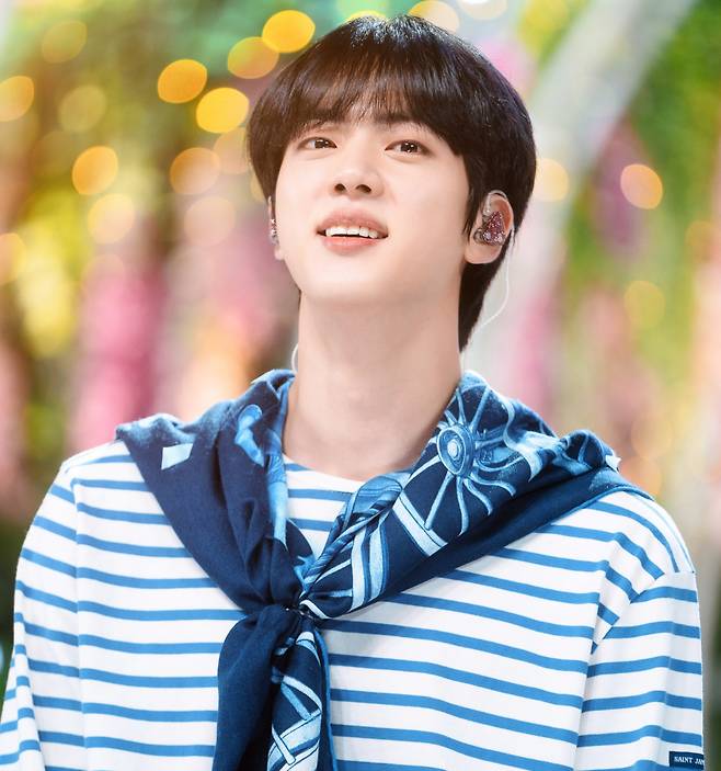 "So Sexy!" 방탄소년단 진, '배드 디시전스' 빛낸 매혹적 음색