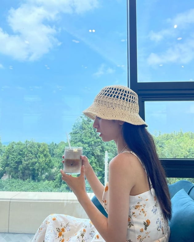 Girl group WJSN member and actor Bona (Kim Ji-yeon) shared their daily lives.Bona posted several photos on her instagram on the 7th, along with an article entitled Hello, Summer Jeju, which was hot and happy.The photo released showed Bona spending time in Jeju Island, who completed her styling by wearing a dress and a hat.Bona is attracted to her by boasting of her coolness and cool charm.Meanwhile, WJSN, which Bona belongs to, released a special single Sequence (Sequence) last month.