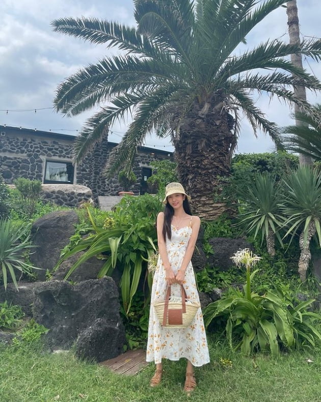 Girl group WJSN member and actor Bona (Kim Ji-yeon) shared their daily lives.Bona posted several photos on her instagram on the 7th, along with an article entitled Hello, Summer Jeju, which was hot and happy.The photo released showed Bona spending time in Jeju Island, who completed her styling by wearing a dress and a hat.Bona is attracted to her by boasting of her coolness and cool charm.Meanwhile, WJSN, which Bona belongs to, released a special single Sequence (Sequence) last month.