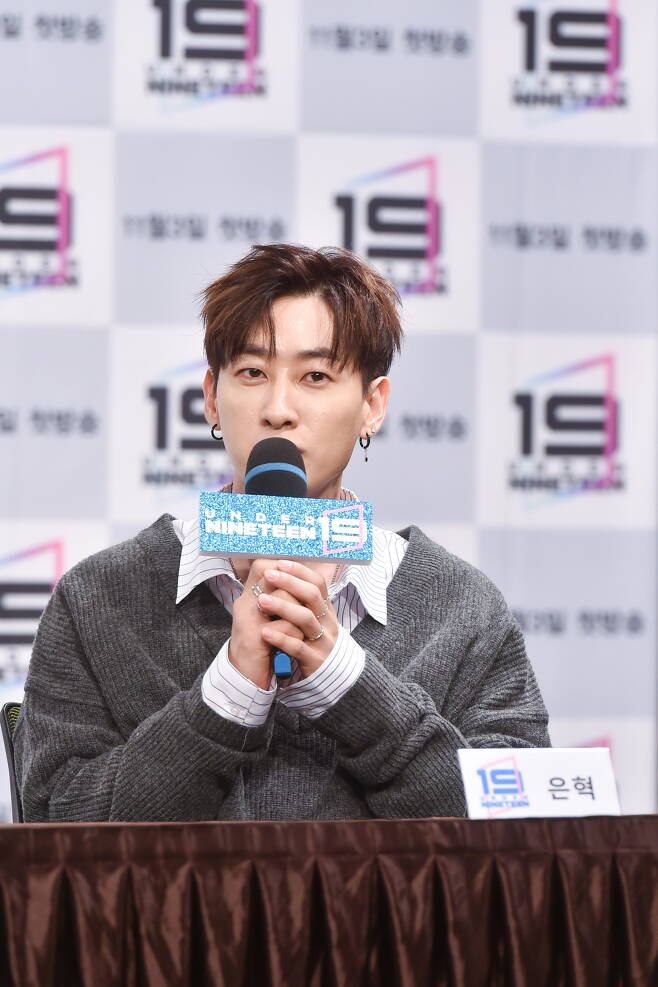 Group Super Junior member Eunhyuk lost his father and was saddened; the members canceled the scheduled performance on the day and asked fans for their understanding.On June 6, Eunhyuks agency label SJ said, Super Junior Eunhyuk will be guided by Fathers death. The funeral will be held privately with family members and acquaintances according to the will of the bereaved family. At the time, Eunhyuk was supposed to leave for the Super Junior World Tour - Super Show 9: Road in Manila performance, but remained in Korea as a non-boro.The agency said, For the safety of all, I would like to ask for comfort and consideration so that Eunhyuk can have enough time of mourning and respectfully say the specifications and harmony.Since then, the label SJ has decided that it is inevitable for Super Junior members to cancel their performances.I thought it would be difficult to proceed with the summit after a long consultation between the organizer and the Super Junior member. However, many fans who visited Manila for this performance will meet and greet the members, and the fans who have a ticket will ask for their position as a concert hall in time. On this day, Super Junior members except Eunhyuk met with fans in accordance with the scheduled performance schedule and were reported to have asked for understanding.Eunhyuk was so special that he usually appeared on TV programs with his father.At the time of KBS2 Saving Men Season 2 appearance, my father showed his passion for challenging the senior model, and Eunhyuk actively supported and made a deep impression.iMBC  Photo iMBC DB  Photo Provide The Fact Music Awards