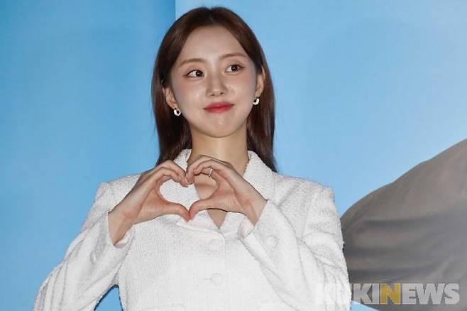 배우 박세완이 10일 오후 서울 용산구 CGV용산아이파크몰에서 열린 영화 '육사오' 언론시사회에서 포즈를 취하고 있다.