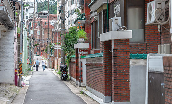 서울 성북구 장위동에는 뉴타운에서 해제된 이후 가로주택정비사업을 추진하는 구역이 많다. (윤관식 기자)