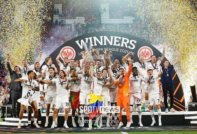 ▲ 같은 시즌 유로파리그 정상에 오른 프랑크푸르트.