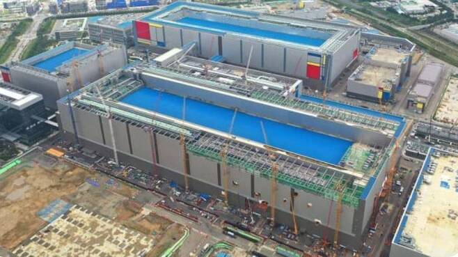 세계 최대 규모의 삼성전자 반도체 공장 평택 2라인, 출처: 삼성전자