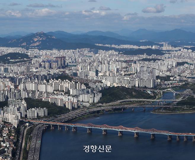 서울 상공에서 바라본 성동구 일대 아파트 단지 모습. 한수빈 기자