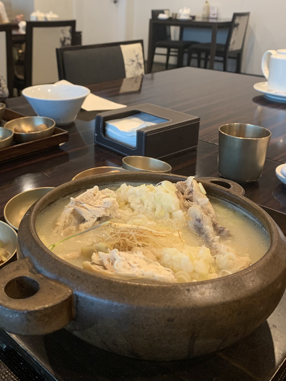 The chicken in the samgyetang has been split open to reveal the stuffing inside at Ondal, a Korean restaurant at Grand Walkerhill Hotel in Gwangjin District, eastern Seoul. [LEE JIAN]