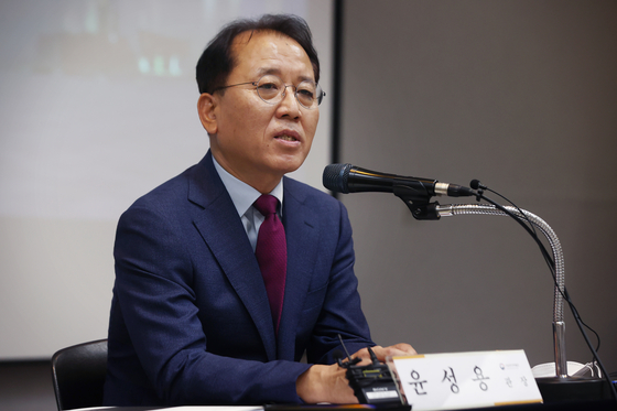 Yoon Sung-yong, the newly appointed director-general of the National Museum of Korea, speaks to local press during his inaugural press conference on Thursday. [YONHAP]