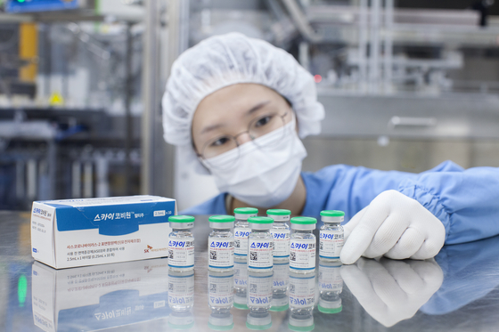 An SK bioscience researcher checks SKYCovione Covid-19 vaccine vials at L House, the company’s vaccine manufacturing facility in Andong, North Gyeongsang. [SK BIOSCIENCE]