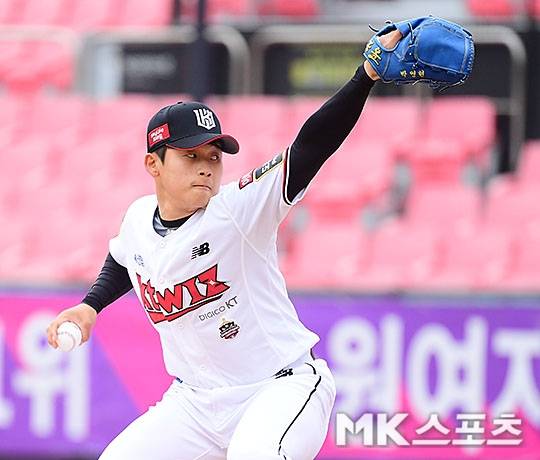 kt위즈의 구원투수 김영현은 과거 현대 유니콘스의 신철인을 떠올릴만큼 공 끝의 움직임이 뛰어났다. 매우 좋은 재목이라고 보인다. 사진=김영구 기자