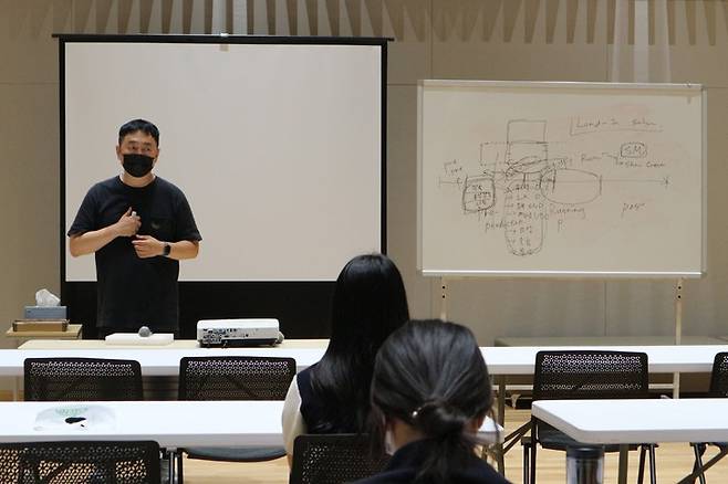 한국문화예술위원회가 지난 3일 세종예술의전당에서 '찾아가는 무대예술아카데미 커넥트 A.T.P.'의 첫 번째 프로그램을 진행했다.(사진=한국문화예술위원회 제공) photo@newsis.com *재판매 및 DB 금지