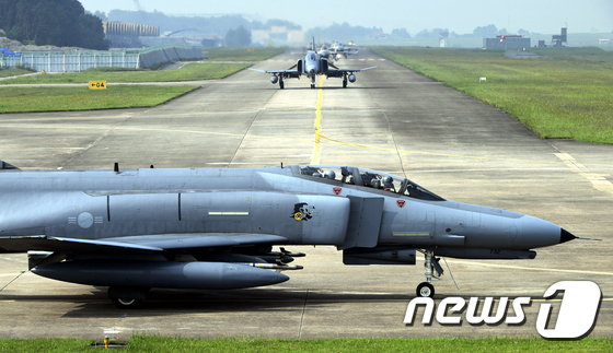 공군 F-4 전투기. 2017.9.7/뉴스1 ⓒ News1 김용빈 기자