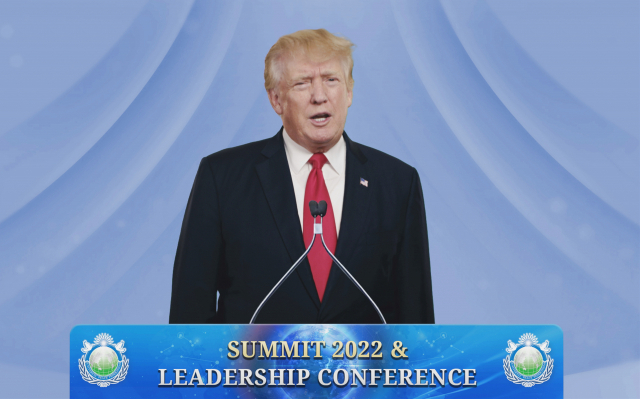 도널드 트럼프 전 미국 대통령이 통일교 관련 단체가 주최한 ‘서밋 2022 앤드 리더십 콘퍼런스’에서 영상으로 기조연설을 하고 있다./사진제공= 서밋 2022 앤드 리더십 콘퍼런스 조직위원회
