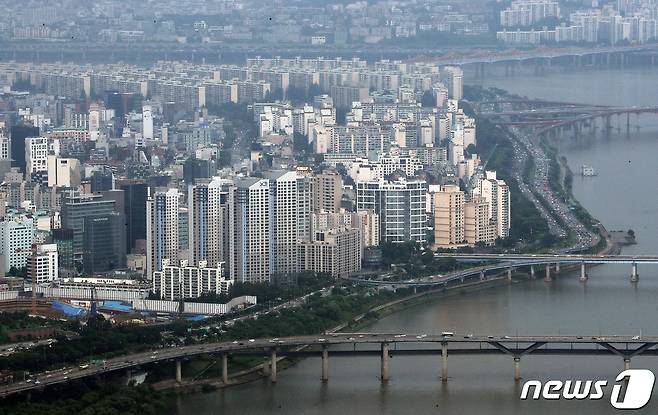 한강변 아파트 단지 모습. (자료사진) 2022.8.7/뉴스1