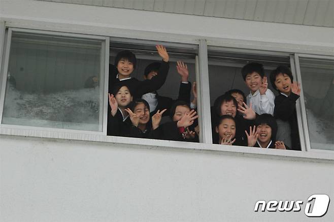 영화 '우리학교' 촬영 당시 2014년의 조선 학교 아이들 ⓒ 뉴스1