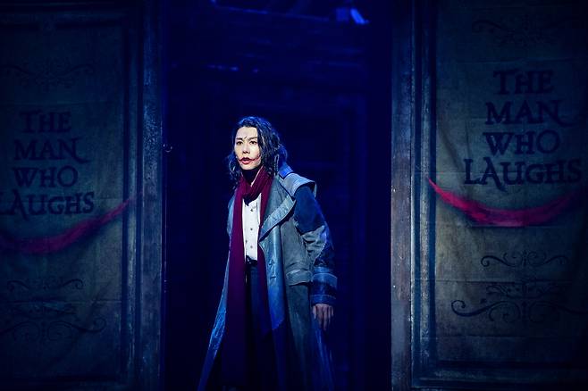 Park Hyo-shin sings and acts in the musical "The Man Who Laughs" (EMK Muscial Company)