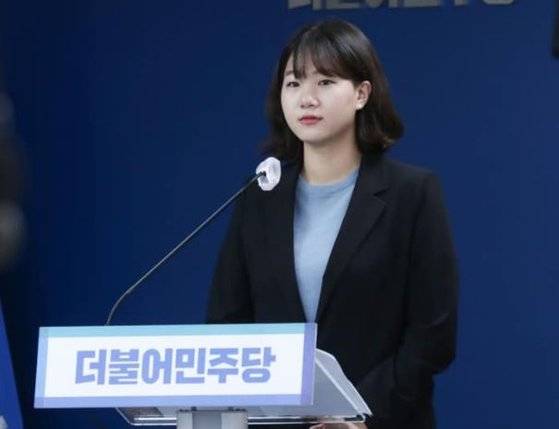 1996년생인 박성민 전 비서관은 민주당 공식 유튜브 채널 '씀'을 통한 공개 오디션을 거쳐 청년대변인으로 임명된 뒤 이낙연 대표 시절 최고위원으로 발탁됐다. 사진은 박성민 청년대변인 페이스북 캡처. 연합뉴스