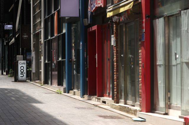 서울 시내에 폐업한 상점이 늘어서 있다. 연합뉴스