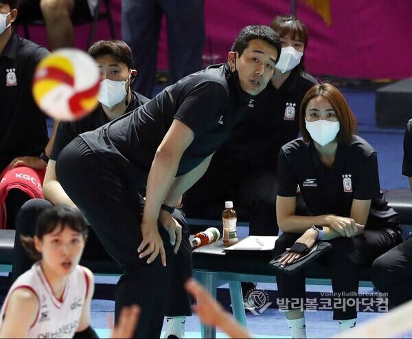 KGC인삼공사 고희진감독과 이숙자코치.