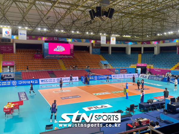 15일 오전 순천팔마체육관에서 훈련을 진행한 흥국생명 선수단. 사진|최병진 기자