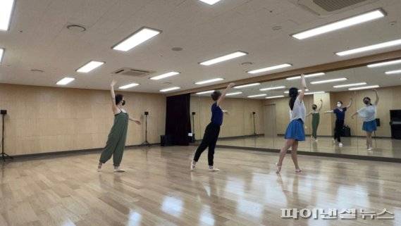 어울림마당에서 연습 중인 발레 동호회. 사진제공=고양시