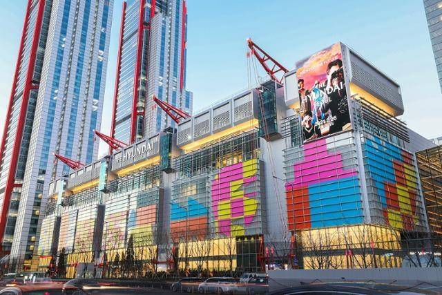 서울 여의도 현대백화점 '더현대 서울'의 외부 전경. 현대백화점 제공