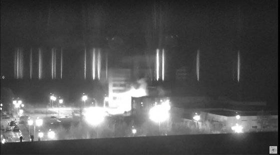 지난 3월 4일 우크라이나 자포리자 원자력발전소에서 다발성 폭발이 발생한 모습. AFP=연합뉴스