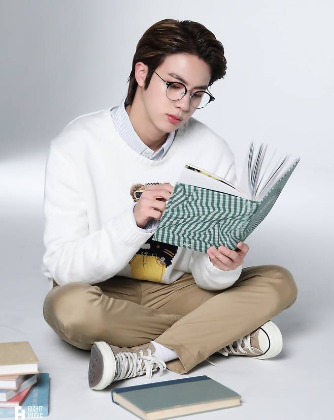 방탄소년단 진 'Moon', 유럽우주기구 플레이리스트 포함..'Music for the Moon'