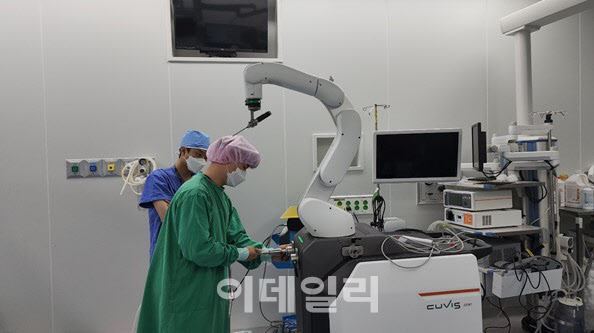 명지병원에 공급 된 인공관절 수술로봇 ‘큐비스-조인트’. (제공=큐렉소)