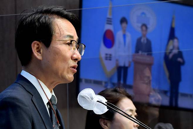 이원욱 더불어민주당 의원이 지난 6월 3일 오후 서울 여의도 국회 소통관에서 기자회견을 열고 발언하고 있다.(사진=국회사진기자단)