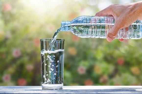 아침 물 한 잔은 몸의 신진대사와 혈액 건강에 최고의 보약이 될 수 있다. [사진=게티이미지]