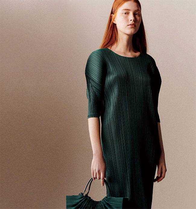 폴리에스테르로 만들어진 ‘플리츠 플리즈’ 라인은 섬세한 아코디언 모양의 주름이 특징이다. 사진 이세이 미야케 홈페이지