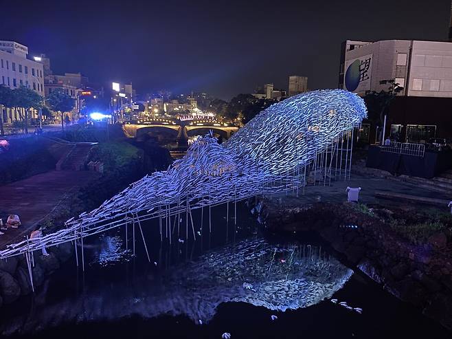 A giant whale installation stands near the Sanjicheon Gallery, Jeju Island, before the festival. (Jeju Tourism Organization)