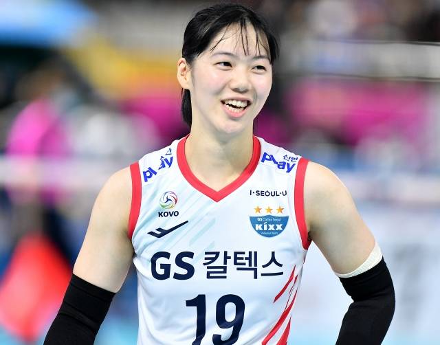 GS칼텍스 유서연이 15일 전남 순천 팔마체육관에서 열린 2022 순천·도드람 프로배구대회(코보컵) A조 조별예선 IBK기업은행과의 경기에 출전해 팀의 3대 0 승리를 이끌었다. 한국배구연맹제공