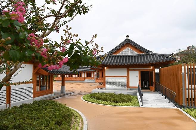 '예술이 머무는 한옥' 팔달문화센터 개관/사지제공=수원시