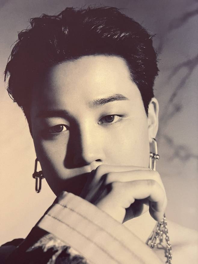 방탄소년단 지민, 낭만으로 물들인 촉촉한 여름밤