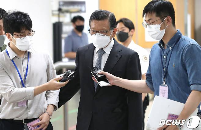 (서울=뉴스1) 임세영 기자 = 계열사 부당지원 혐의를 받는 박삼구 전 금호아시아나그룹 회장이 17일 오후 서울 서초구 중앙지방법원에서 열리는 특정경제범죄 가중처벌 등에 관한 법률위반(횡령) 관련 공판에 출석하고 있다. 2022.8.17/뉴스1 Copyright (C) 뉴스1. All rights reserved. 무단 전재 및 재배포 금지.