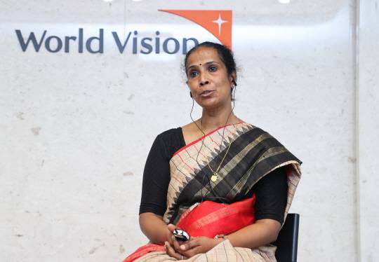 아순타 찰스 아프가니스탄월드비전 회장이 17일 서울 영등포구 월드비전 빌딩에서 진행된 라운드테이블 행사에서 취재진의 질문에 대답하고 있다. 연합뉴스