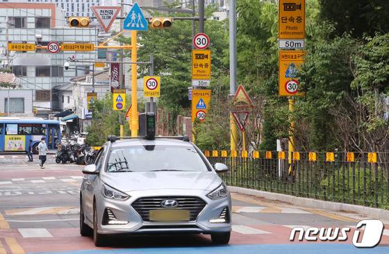 지난 5월 오후 서울 시내 한 초등학교 앞 스쿨존의 모습. 기사 내용과 직접 관련 없음. / 사진 = 뉴스1