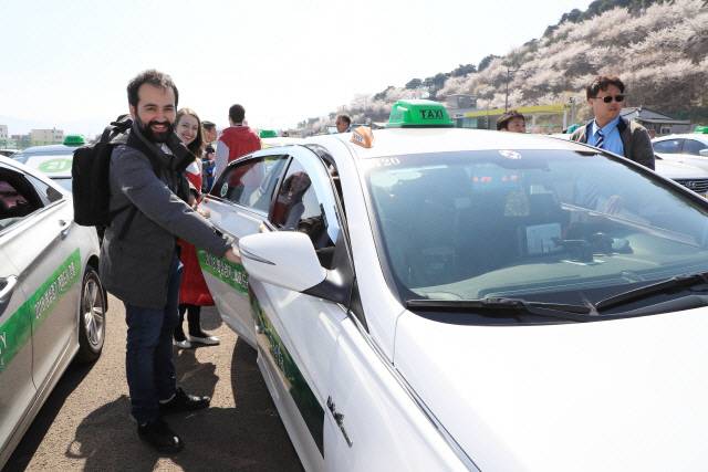 ▲ 지난 2019년 첫 선을 보인 외국인관광택시.