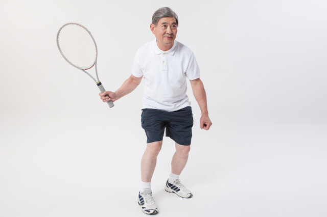 노년에 여가활동으로 스포츠를 즐길수록 사망 위험이 낮아진다는 연구 결과가 나왔다./사진=클립아트코리아
