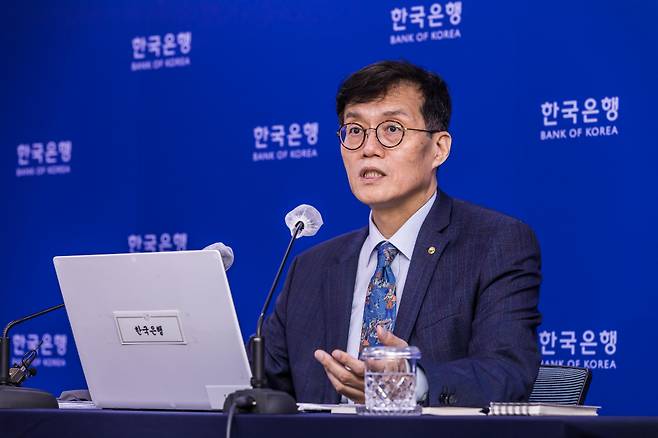 이창용 한국은행 총재가 25일 오전 서울 중구 한국은행에서 열린 기자간담회에서 기준금리 인상 등을 설명하고 있다. ⓒ연합뉴스