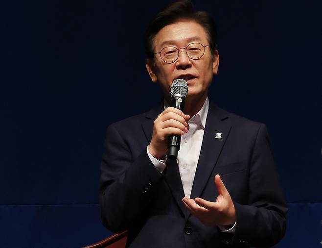 이재명 더불어민주당 대표 후보가 지난 24일 경기 수원시 장안구민회관에서 열린 ‘경기도 당원 만남의 날’에서 발언하고 있다. 연합뉴스