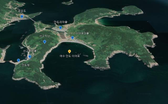 ▲안도 이야포. 생존자들은 이야포 몽돌해변에서 서고지산으로 옮겨가 피신했다. 이후 경찰에 의해 피난선과 시신이 불태워지고 피난민들은 소리도를 거쳐 거제도로 이송되었다. ⓒ강변구