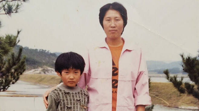박준영 변호사 초교 시절 어머니와 함께 한 모습