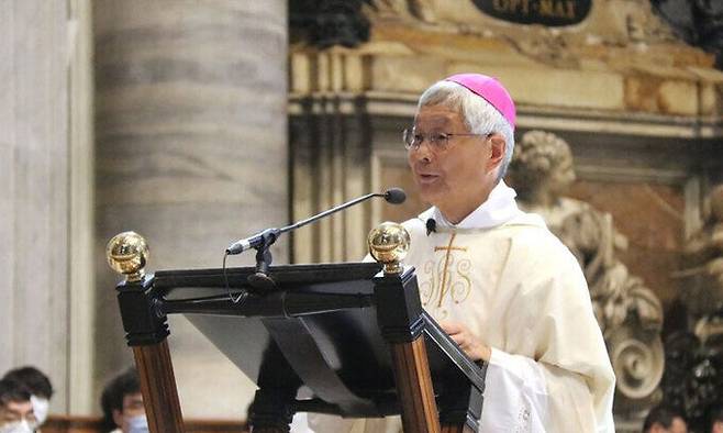 2021년 8월 21일(현지시간) 바티칸시국 성베드로 대성전에서 봉헌된 성김대건 안드레아 신부 탄생 200주년 기념 미사에서 유흥식 대주교가 강론하는 모습. 연합뉴스