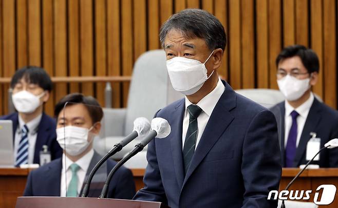 오석준 대법관 후보자가 29일 오전 서울 여의도 국회에서 열린 인사청문회에서 인사말을 하고 있다. (공동취재) 2022.8.29/뉴스1 ⓒ News1 이재명 기자